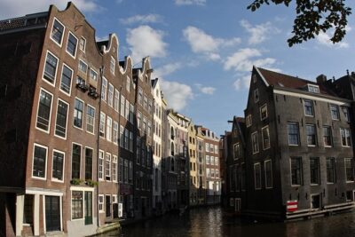 Private Tour: Amsterdam's City Highlights and Hidden Gems - Begijnhof Courtyard Quiet: A Secret-Like Stop in the Middle of Everything