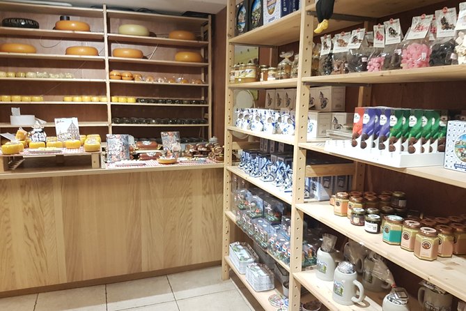 Private Tour of Simonehoeve Cheese Farm and Clog Factory - Simonehoeve in Katwoude: a cheese-and-clog stop that feels like work (in a good way)