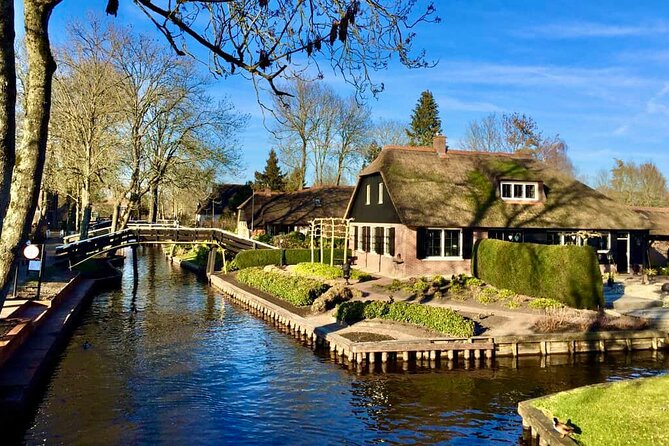 Private Tour to Giethoorn with boat and Zaanse Schans windmills - The Guide Makes the Hours Feel Shorter (Ibrahim and Eva)