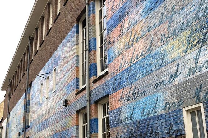 Private walk: Anne Frank in Amsterdam - Meeting at Victorieplein and how the private format works