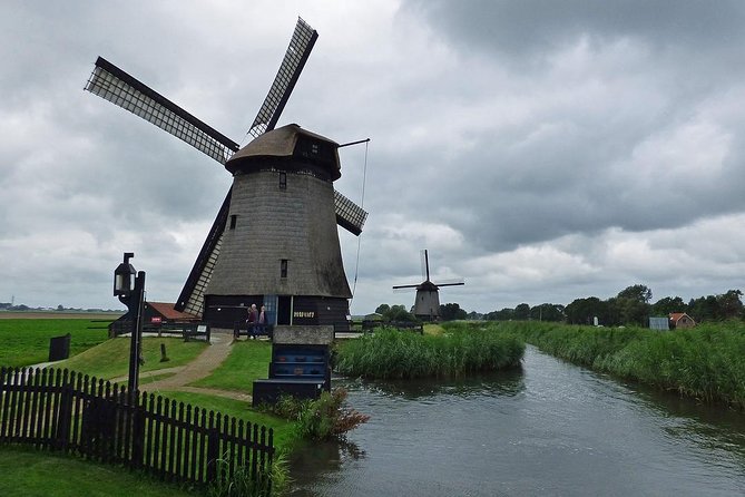 Private Zaanse Schans Windmills and Volendam Tour from Amsterdam - Getting out of Amsterdam in a private Mercedes (and why it’s a value move)