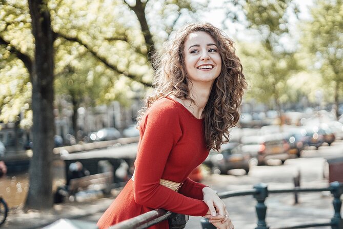 Professional Tinder Photo Session in Amsterdam - Choosing Outfits and Locations for Profile Photos That Read Fast