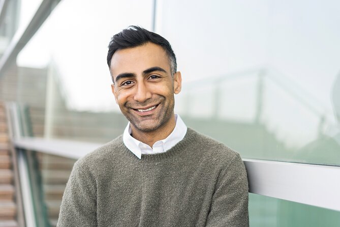 Professional Tinder Photo Session in Amsterdam - Edited Photos Included: What That Means for Your Time