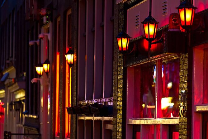 Red Light District Primetime Private Tour for 18+ Only - PrimeTime at 10:00 pm: why this hour really matters