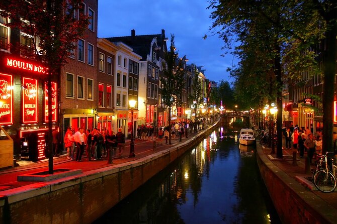 Red Light District Primetime Private Tour for 18+ Only - De Wallen at night: windows, legality, and how to handle the discomfort