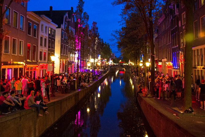 Red Light District Tour by Locals, Small Group (approx 4) - Why a small-group Red Light District tour feels better at night