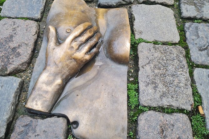 Red Light District Tour by Locals, Small Group (approx 4) - Peepshow entrance when open: what to expect and why it’s included