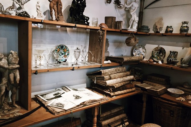 Rembrandt House & Neighborhood Exclusive Guided Walking Tour - Bloemenmarkt and the Munttoren: Flower Market Energy Near a Medieval Gate