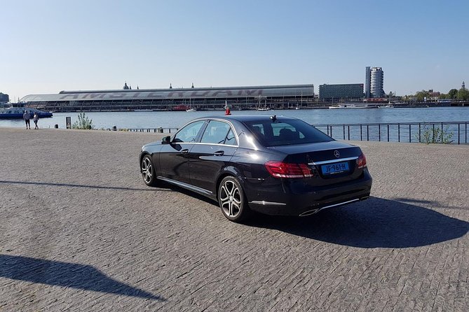 Schiphol Airport Private Transfer to Amsterdam with Meet & Greet - Finding your chauffeur at Schiphol’s temporary meeting point