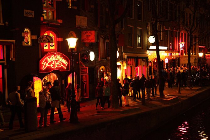 Self-Guided Audio Tour of The Red Light District - A red light district audio walk that keeps pace with you