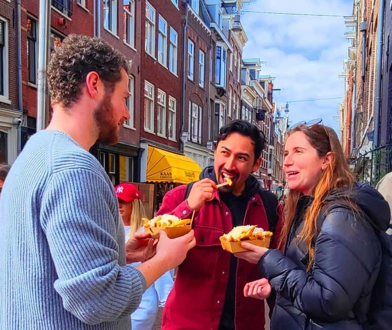 Skipping Lines & Sipping Beers: A History Tour of Amsterdam - Fresh stroopwafel from the oldest bakery in Amsterdam