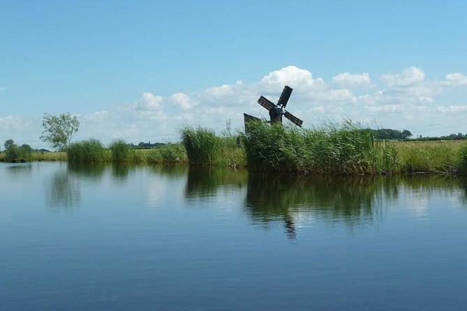 Small-Group Guided Sunset Canoe Tour in Waterland with Dinner - Meeting Majel: the village welcome that sets the tone