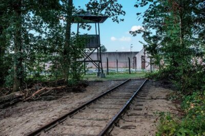 Small Group Tour to Nazi WWII concentration camp from Amsterdam - Getting there from Amsterdam: transfers, timing, and van comfort