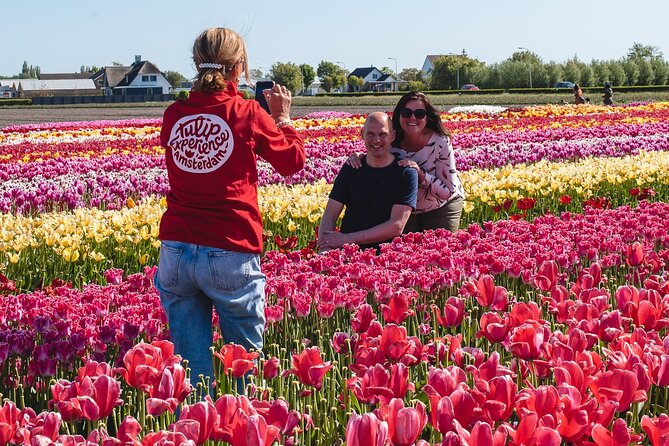 Tour to Giethoorn and Keukenhof Tulip Fields from Amsterdam - Giethoorn canal cruise: your one-hour dose of Dutch Venice