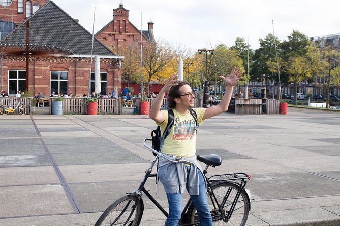 Urban Adventures Amsterdam Bike Tour, Graffiti and Magnet Fishing - Westerpark and Prinseneilandsgracht: start with big calm