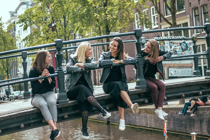 Vacation Photoshoot & Tour in Amsterdam - Studio experience and variety: how Sandra keeps it from feeling repetitive