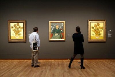 Van Gogh Museum Tour excluding Entrance Tickets - Finding the meeting point at Mirroring Cube (Museumplein)