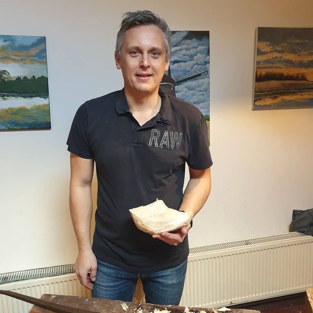 Volendam: 2-Hour Clogmaking Workshop and Cheese Tour - Service Matters: What the Best Guides Seem to Do Right