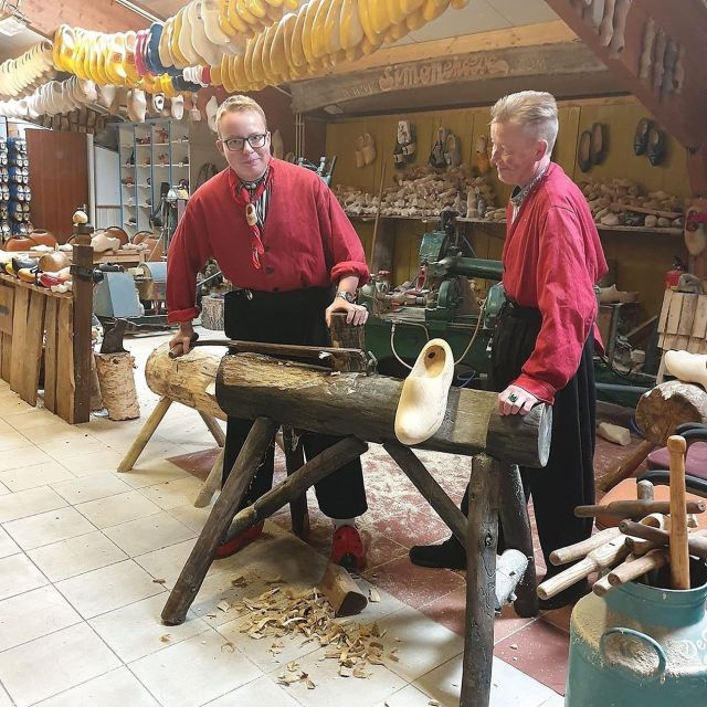 Volendam: 2-Hour Clogmaking Workshop and Cheese Tour - Common Frustrations to Watch For (So You Don’t Feel Tricked)
