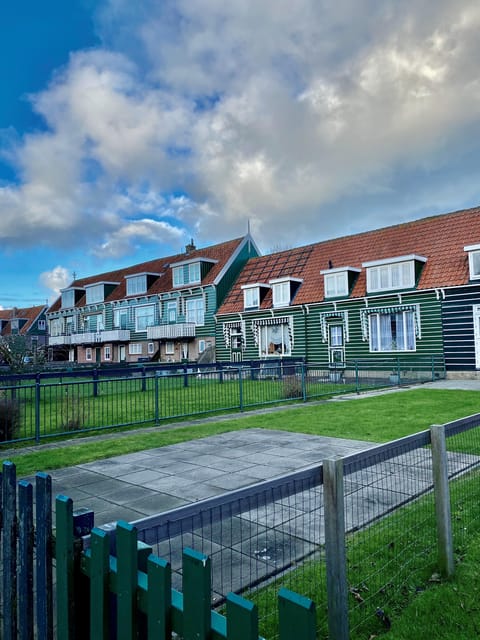 Volendam: Bike Rental including Highlights-Routes - Your route day: 21, 24, or 27 km loops through Waterland