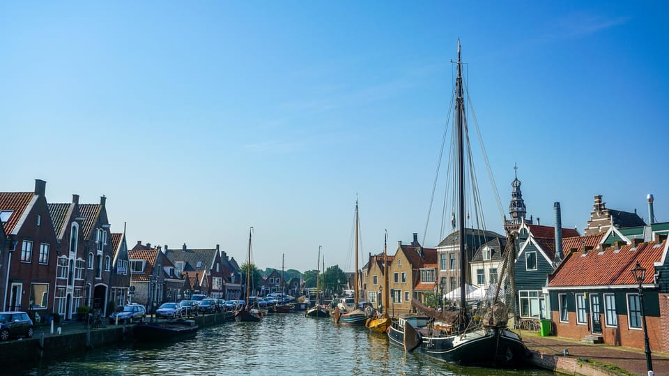 Volendam: Bike Rental including Highlights-Routes - The cheese-farm break: cows you can cuddle, then taste your way
