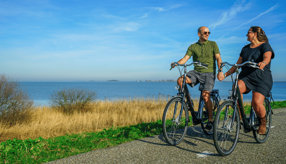 Volendam: Bike Rental including Highlights-Routes - Zuiderwoude and Broek in Waterland: why you should get off the bike