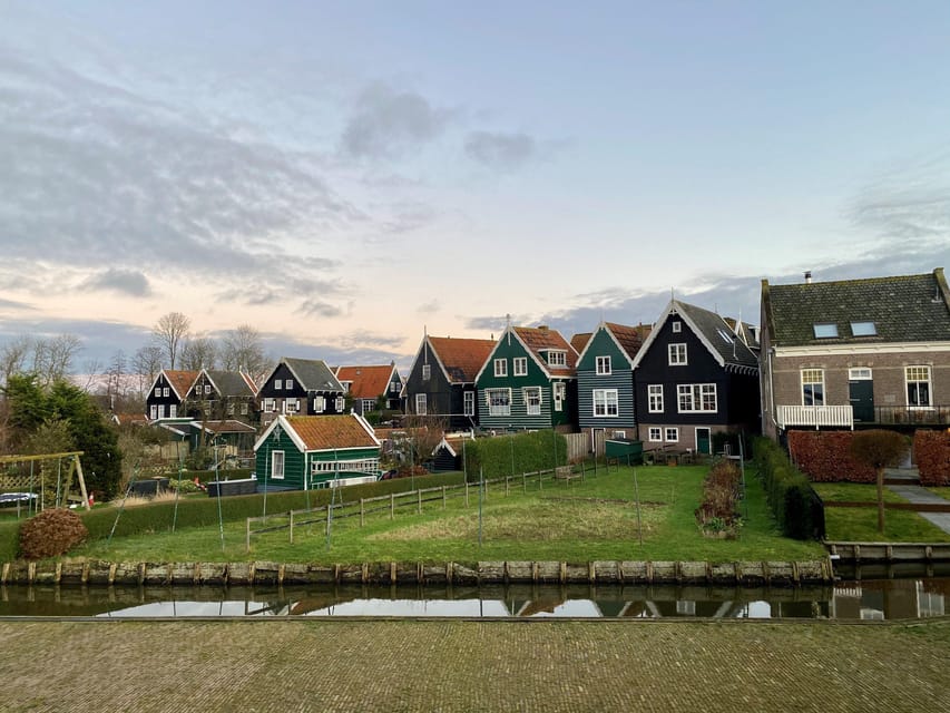 Volendam: E-Bike Rental including Highlights-Routes - Marken: wooden houses on poles, a 450-year church, and a boat option