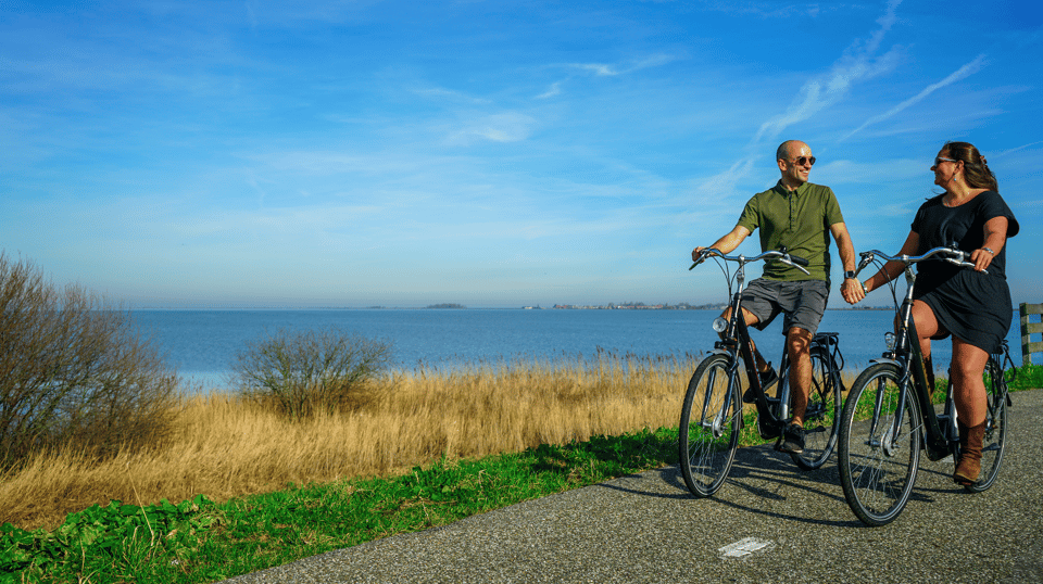 Volendam: E-Bike Rental including Highlights-Routes - Edam’s canals and narrow lanes, plus cheese market season timing