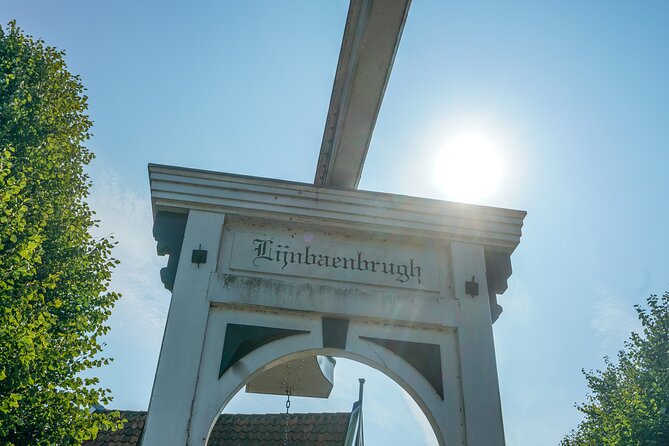 Volendam: E-bike rental with suggested countryside- and fisherman village route - Price and value: what $63.22 really covers