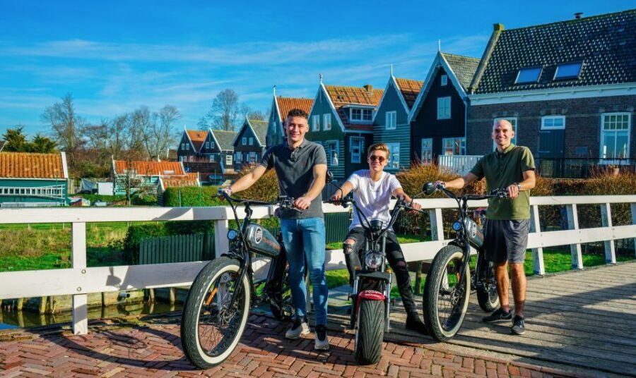 Volendam: E-Fatbike Rental - Monnickendam: Bronze-Brick Streets, Old Harbor Views, and a Brewery Stop