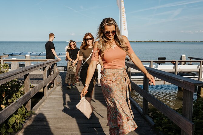 Volendam - Lake Cruise at Volendam including 1 free drink - Your included free drink: how it fits the 50-minute plan