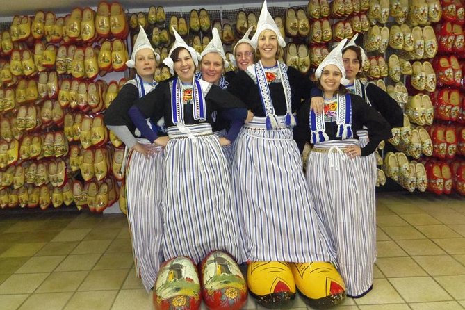 Volendam & Marken Private Tour in luxury Jaguar S Type 1/2 day - The short hits: Broek in Waterland and Monnickendam