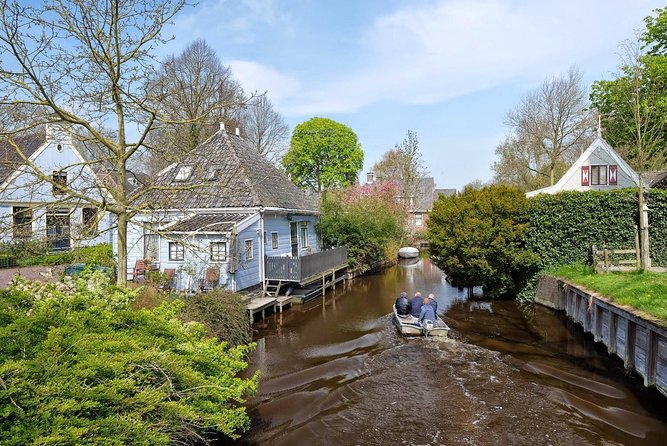 Volendam & Marken Private Tour in luxury Jaguar S Type 1/2 day - Magere Brug: the photo stop near Amsterdam again