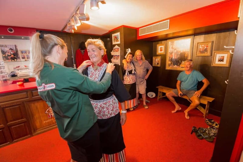 Volendam: Photo Opportunity in Traditional Dutch Costume - Comfort, mobility, and what to expect as the process runs