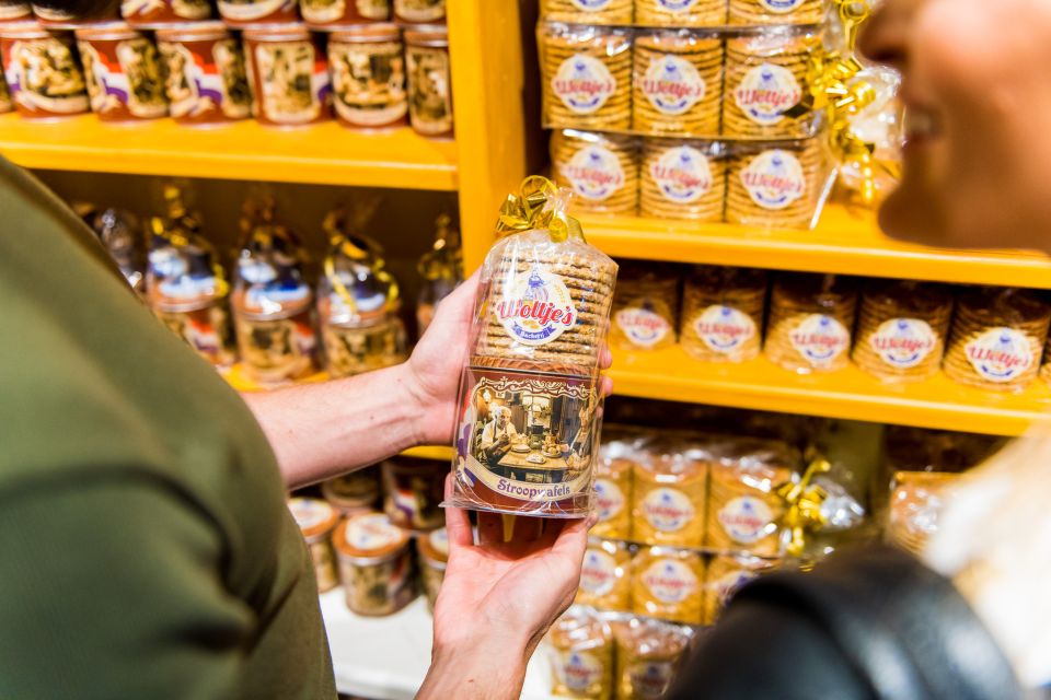 Volendam: Stroopwafel Experience with Tasting - Finding Haven 98: Volendam’s dike smell trail