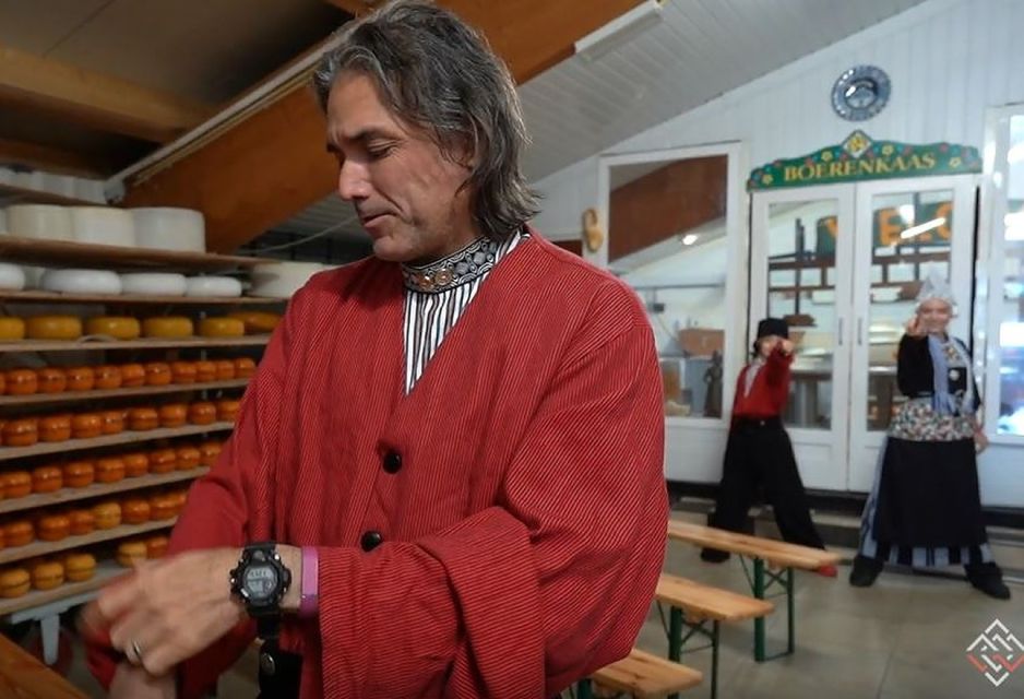Volendam: Traditional Costume Photo with Cheese & Clog Tour - Price and Value: Is $11 Worth It?
