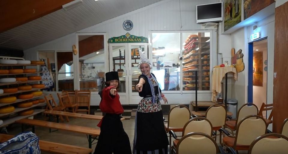 Volendam: Traditional Costume Photo with Cheese & Clog Tour - Best for Who: The Travelers Who Will Love This Most