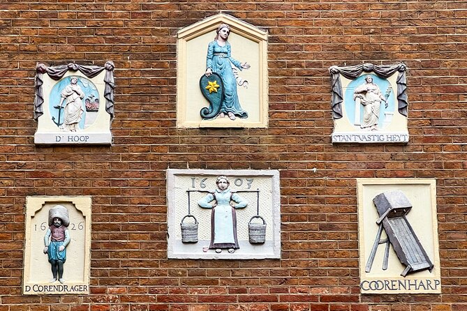 Walking Tour about Golden Age Architecture, private local guide - Huis Bartolotti: Red Brick, Baroque Detail, and Trade Connections