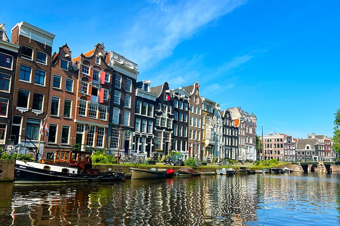 Walking Tour about Golden Age Architecture, private local guide - Getting Your Bearings at Dam Square