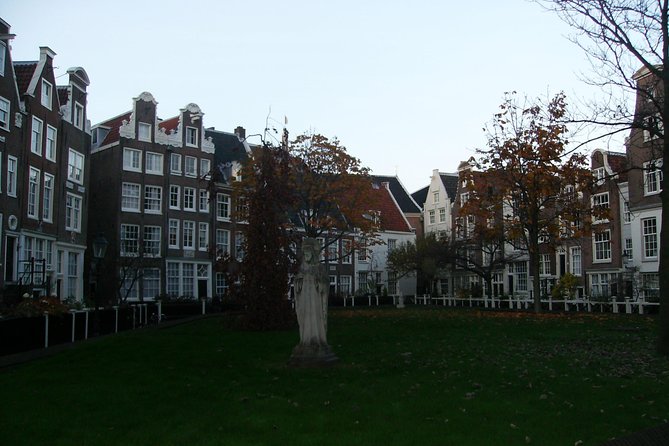 Walking tour of 2 hours of the highlights of Amsterdam - Stop 3 at Amsterdam Gallery: 17th-century paintings without buying the ticket
