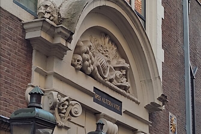 Walking Tour of Haunted Amsterdam - Stop 2: Spinhuissteeg (priest and prisoner, in a tight alley)