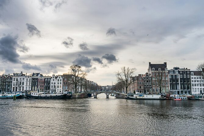 Winter Canal Cruise in Amsterdam - The onboard food and drinks: Dutch snacks plus a serious open bar
