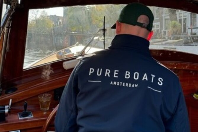 Winter Canal Cruise in Amsterdam - Small group size: why it feels more personal than a big canal crowd