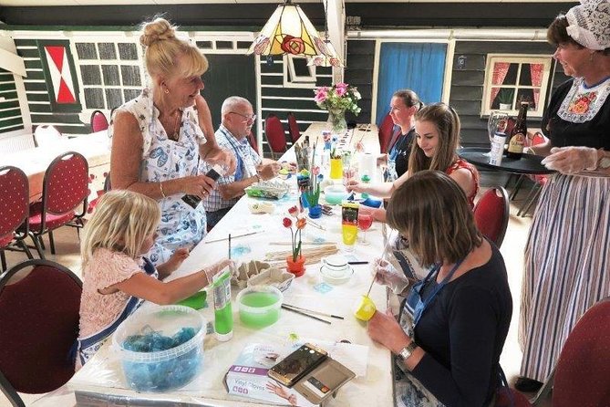 Wooden Shoes Painting Private Workshop in Simonehoeve - Painting your 14 cm wooden shoe: the best part, plus what to expect