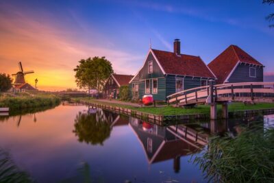 Zaanse Schans and Cheese Tasting Guided Tour from Amsterdam - Getting There: Stationsplein 4 and the Smoothest Version of This Day
