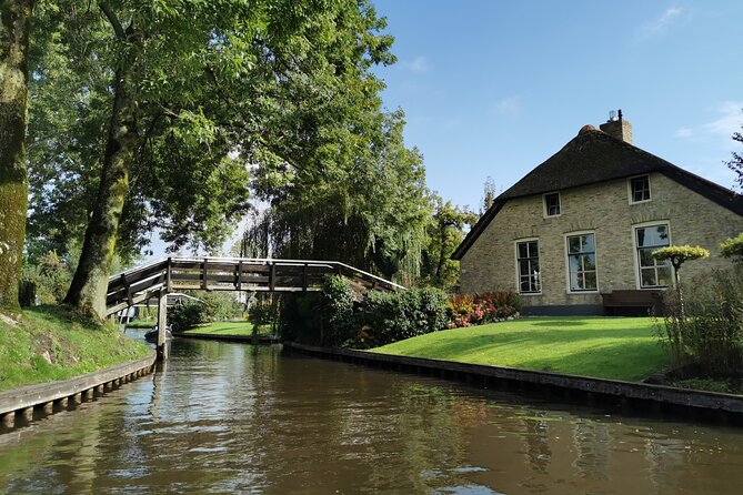 Zaanse Schans and Giethoorn Unique Day Trip with Boat Cruise - Giethoorn Lunch and Car-Free Canal Time: see it from the water first