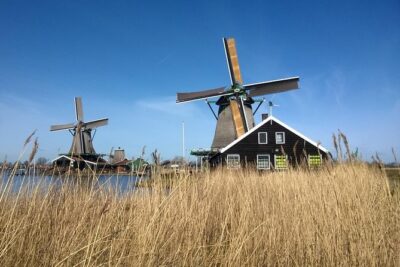 Zaanse Schans and Volendam Private Tour from Amsterdam - Clogs and Paintmill De Kat: two workshop stops that change the whole feel