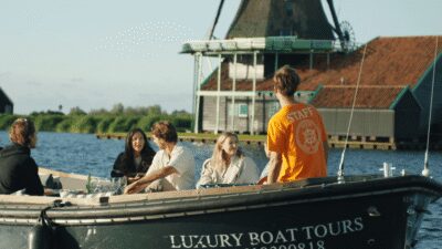 Zaanse Schans: Private Cruise + Live Guide, Optional Drinks - Price and group value: what $153 per group actually buys you