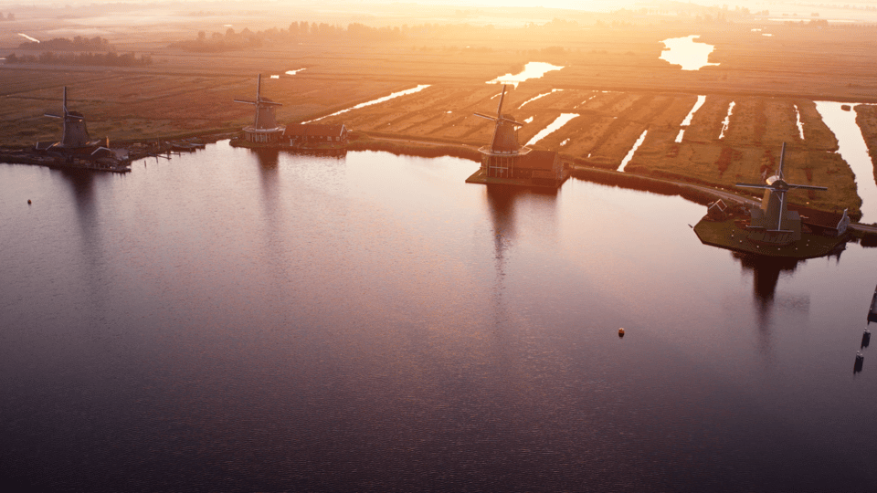 Zaanse Schans: Private Cruise + Live Guide, Optional Drinks - Comfort, roof setup, and what you’ll actually hear on board