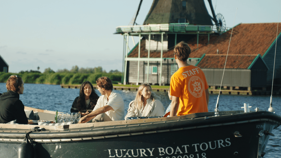 Zaanse Schans: Private Cruise + Live Guide, Optional Drinks - Price and group value: what $153 per group actually buys you